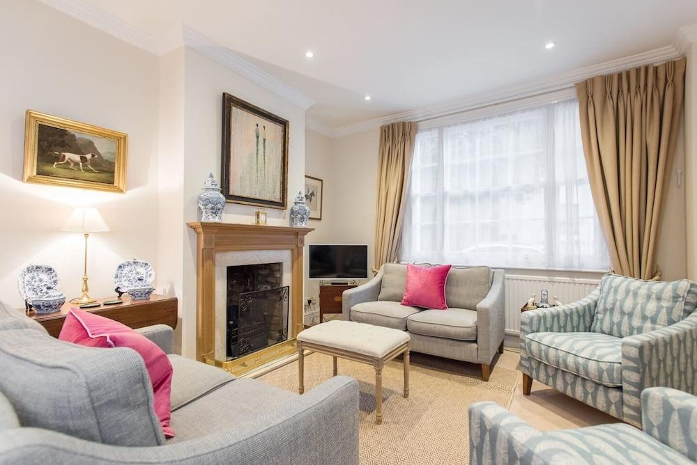 Joivy Stylish 3 Br House with Patio, Short Walk To Regents Park & Harley Street