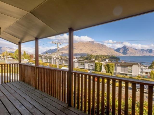 Ultimate Convenience, Walk-To-Town Townhouse 1