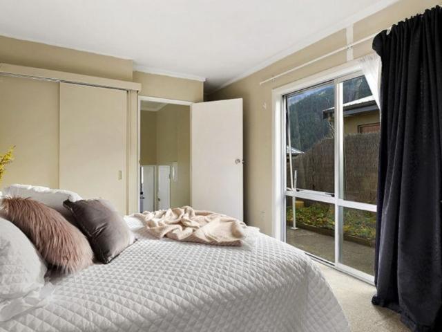 Ultimate Convenience, Walk-To-Town Townhouse 2