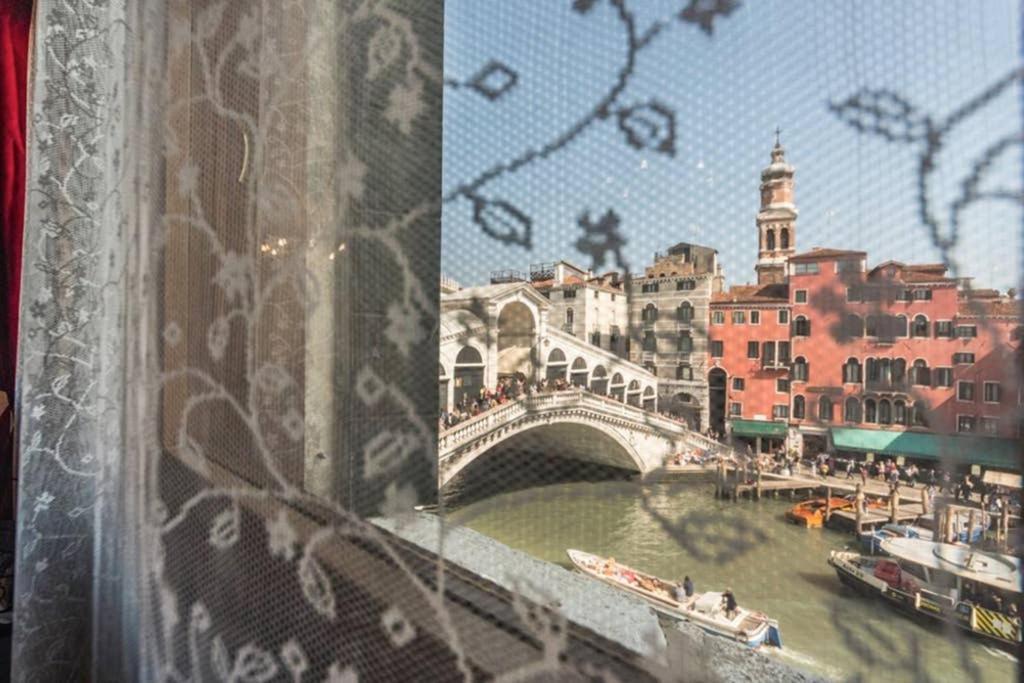 Rialto Apartment with Canal Grande View