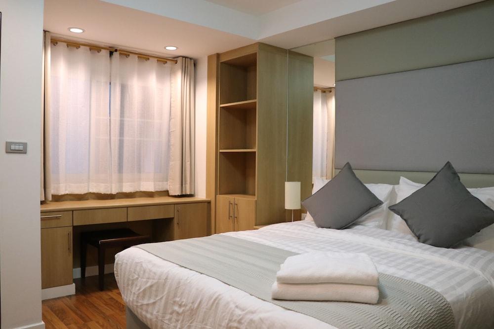 Jj Suites - Your Home on 11