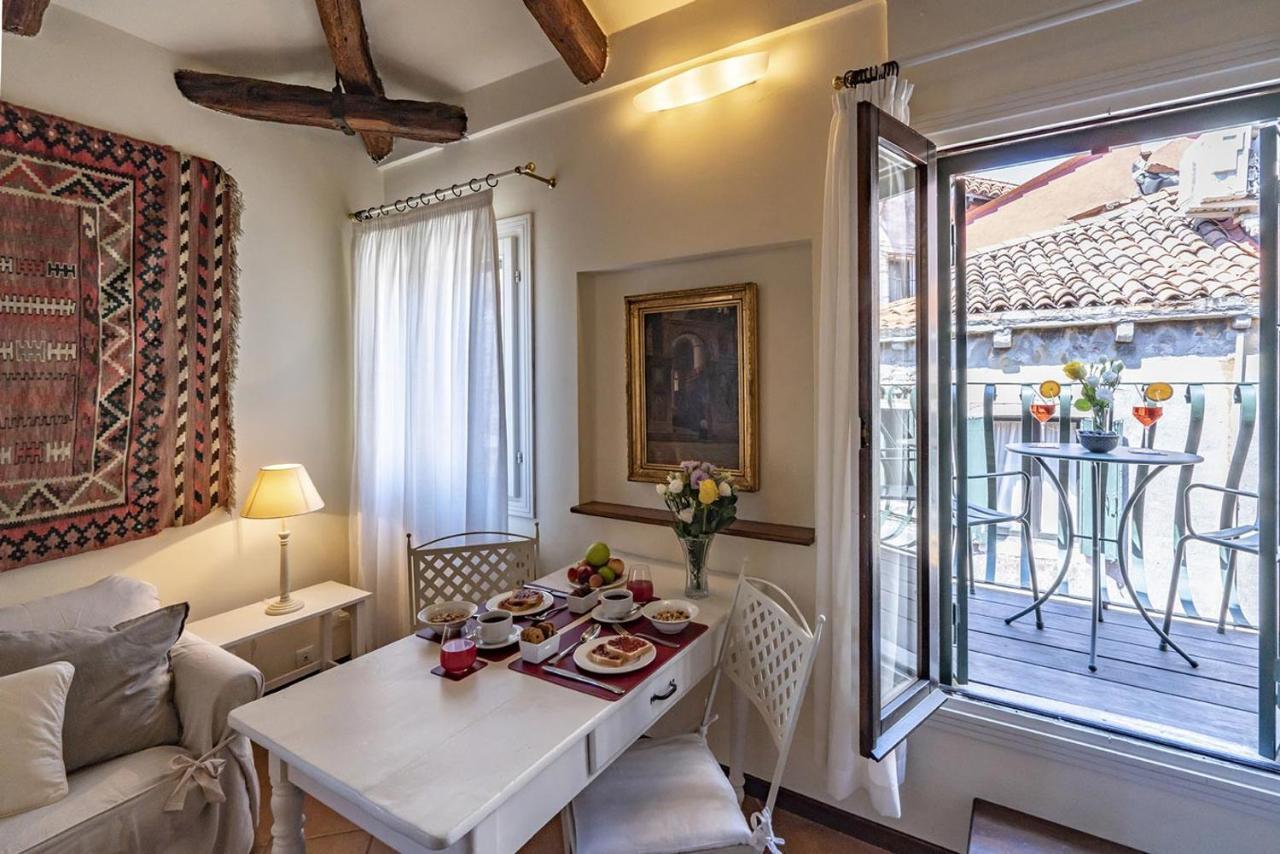 Lo Squero 3 Apartment with Balcony in Dorsoduro