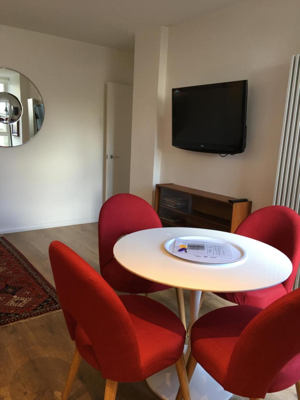Midtown London Apartment 1