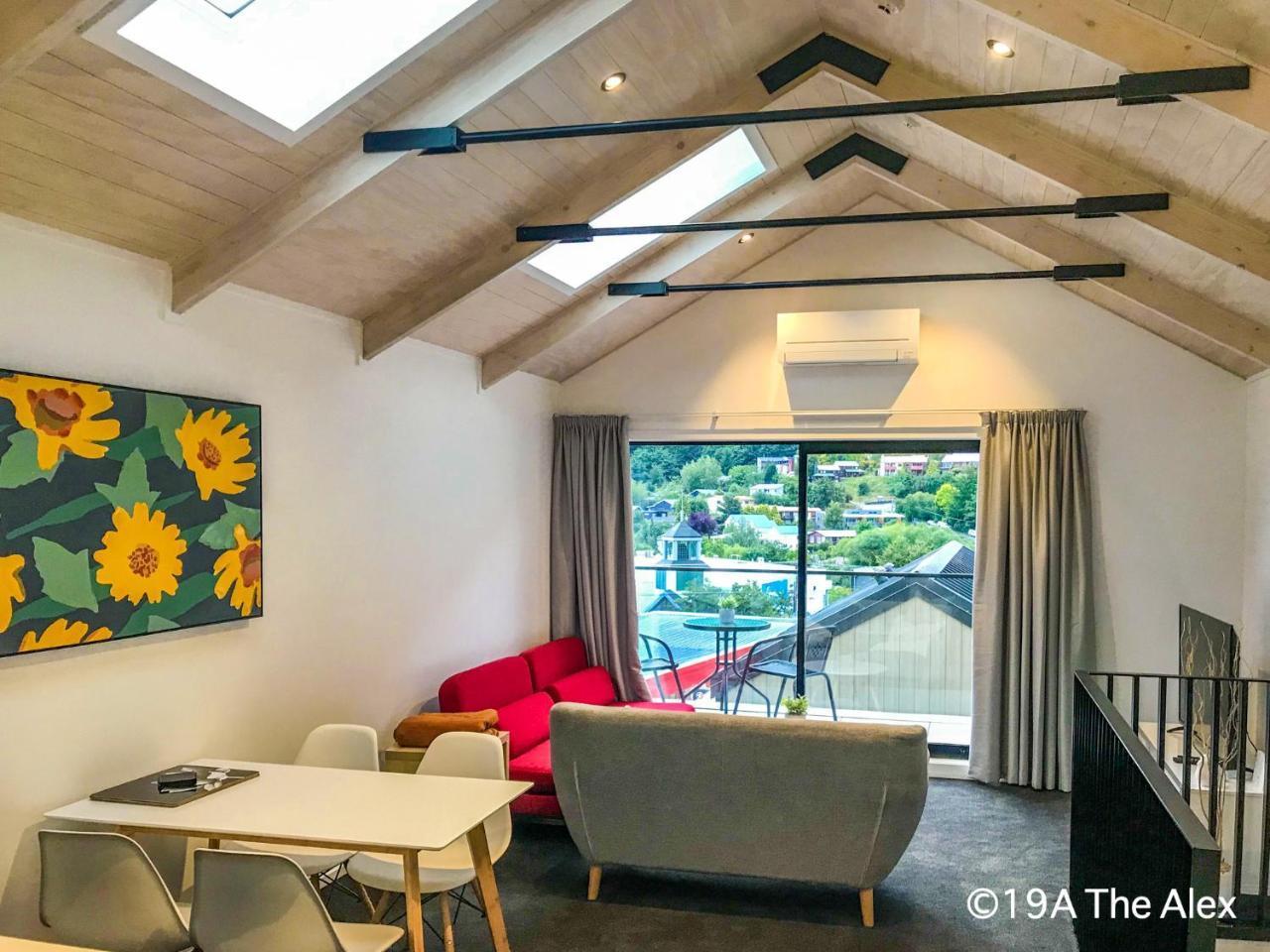 Modern 2-Bedroom Apartment 7-Mins Walk To Queenstown