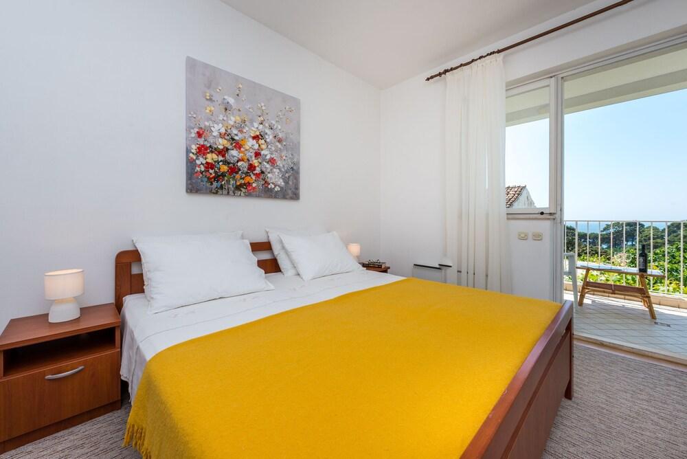 Apartment Lena 1