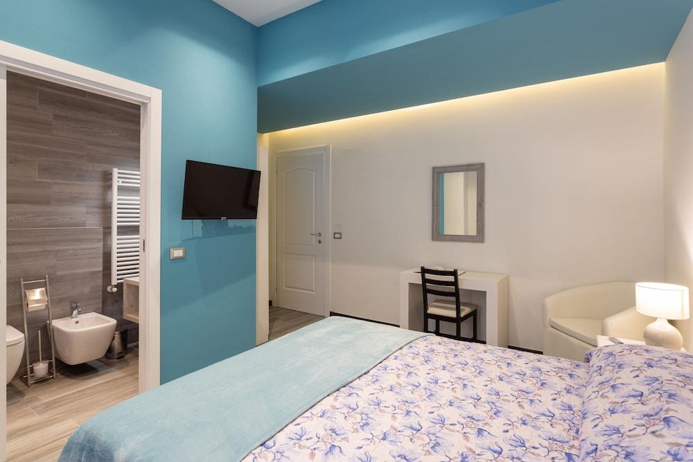 Carla's Rooms with Private Bathroom & Shared Kitchen 2