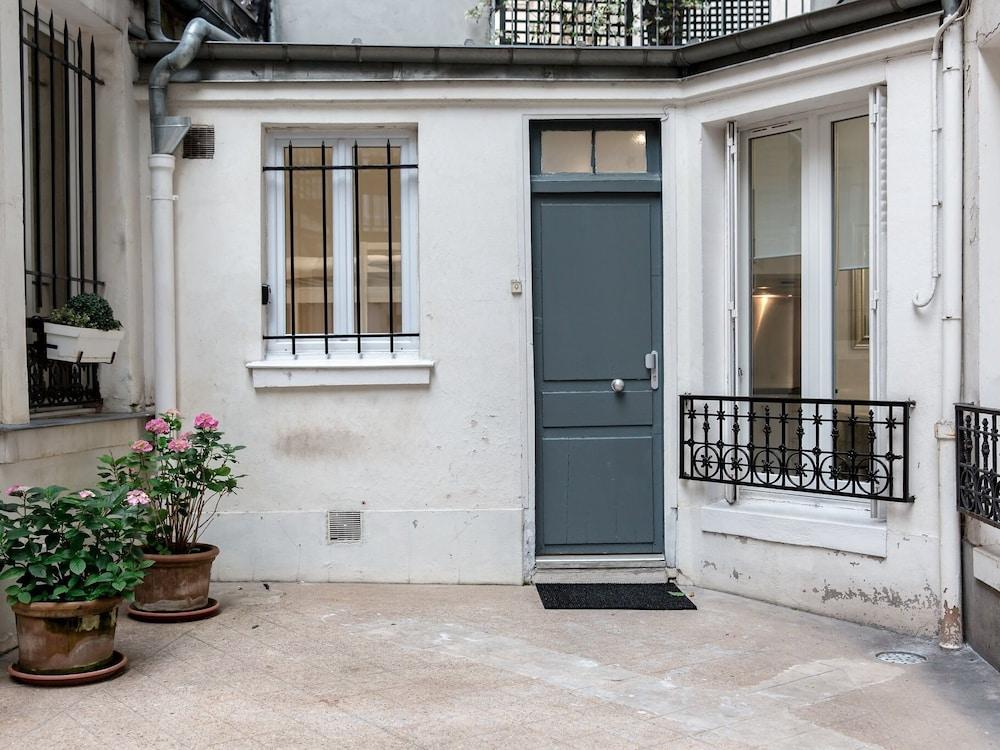 Montmartre Apartments