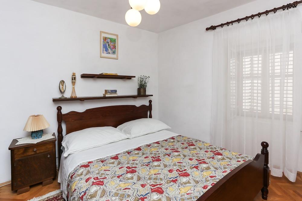 Apartment Ikana 1