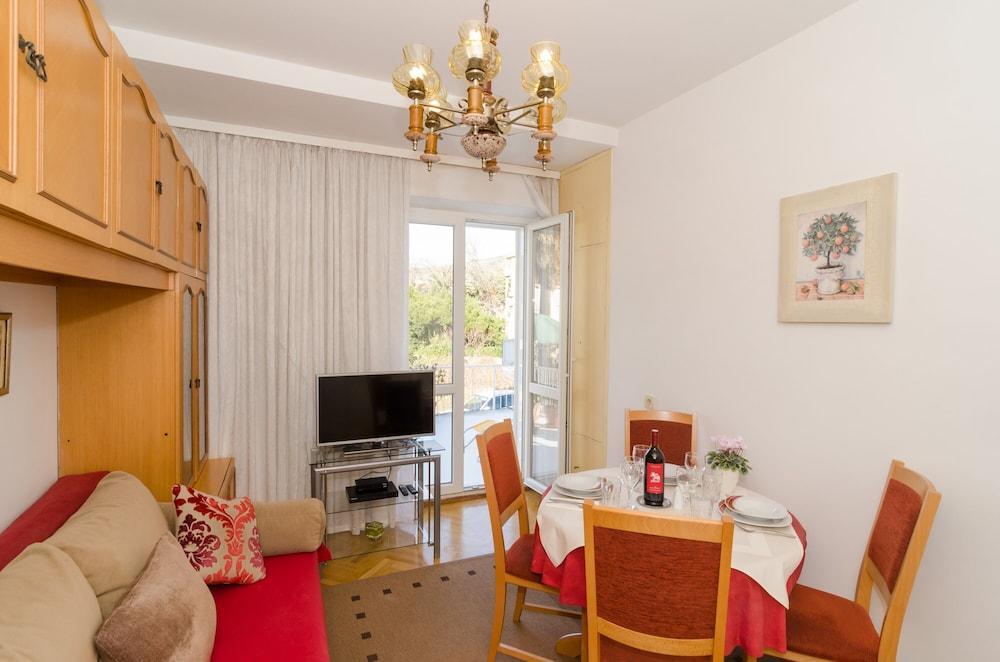 Apartman Red Orange