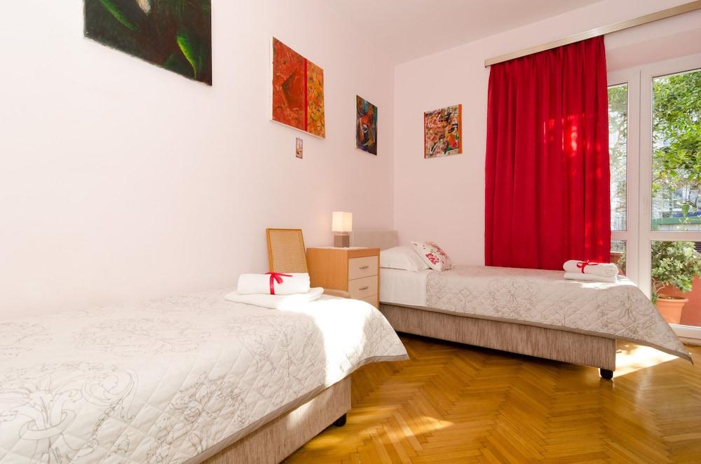 Apartman Red Orange 1