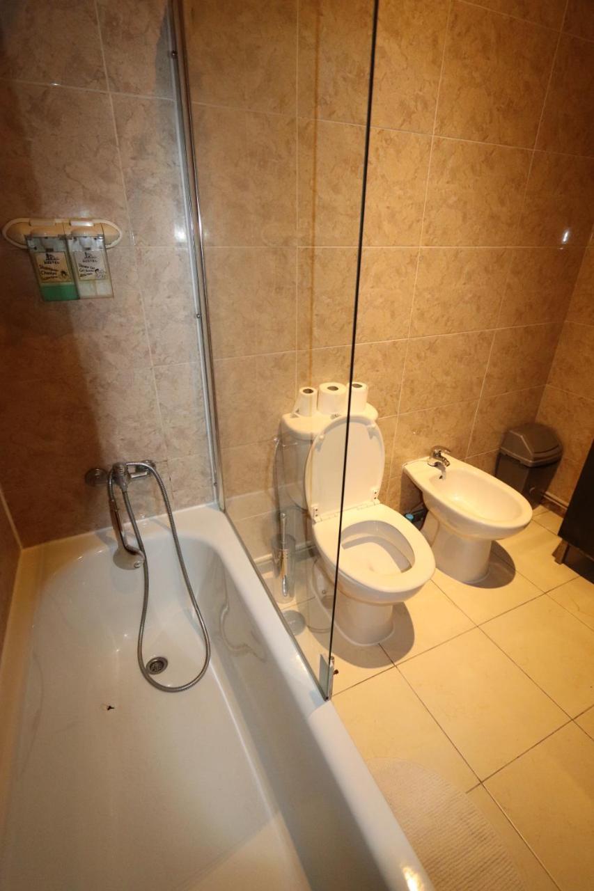 City Center Hostel (Adults only) 2