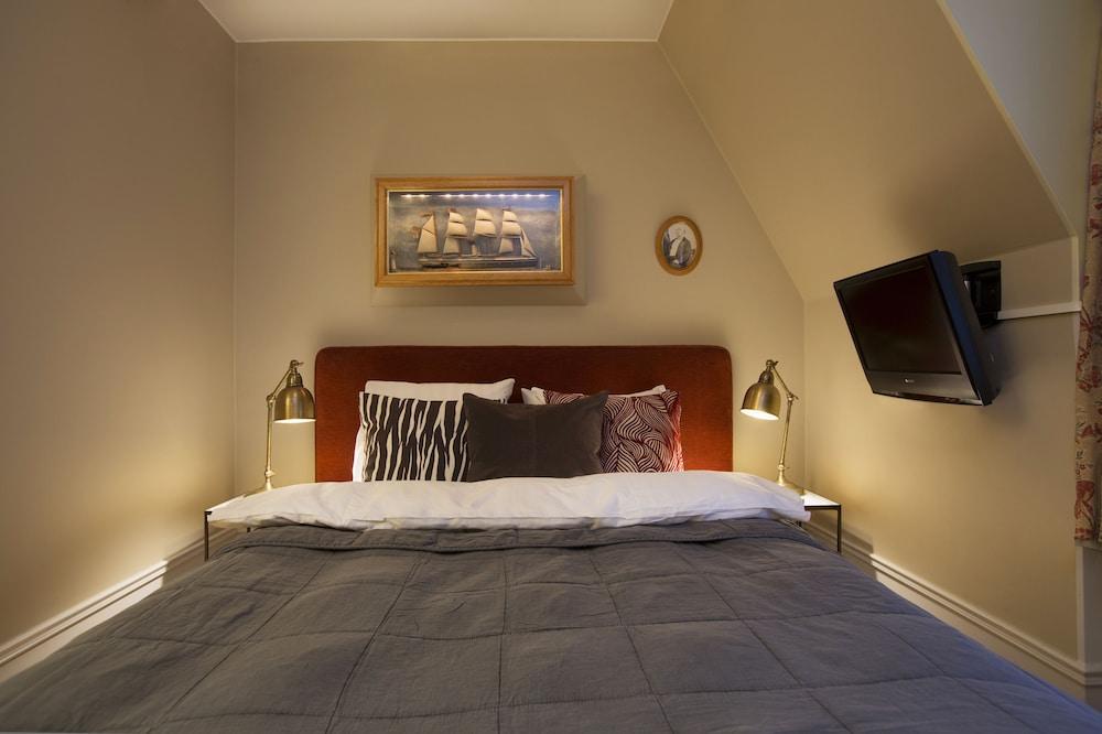 Victory Hotel 1