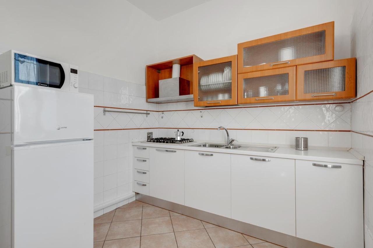 Lulli Cozy Apartment with Balcony 2