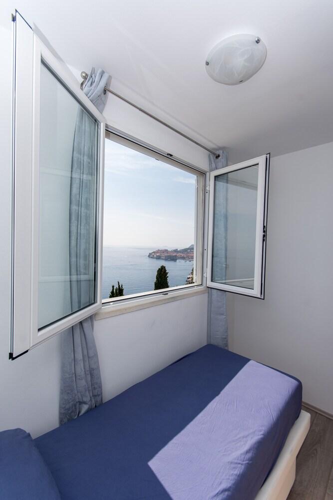 Canuck Apartment 1