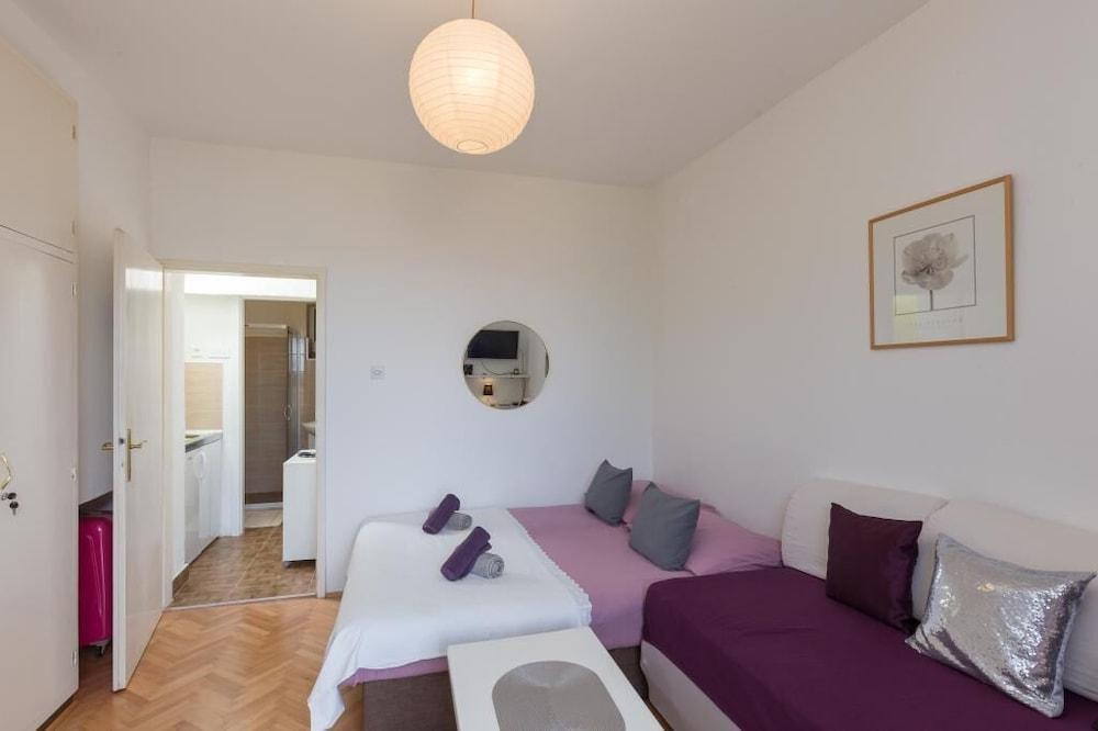 Apartment Purple Rain 2