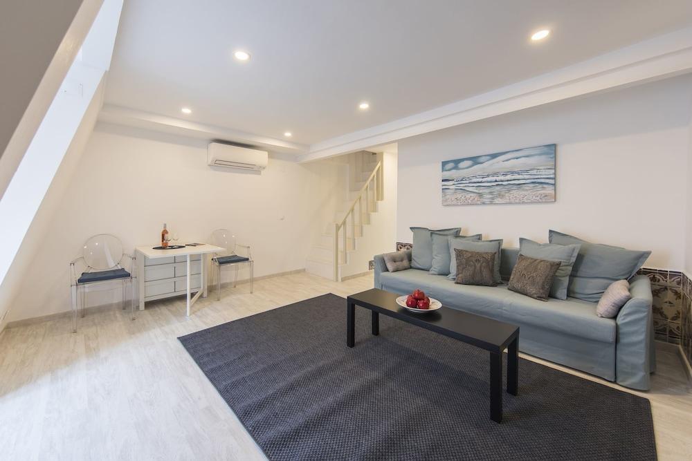 Traditional Duplex Terrace Principe Real