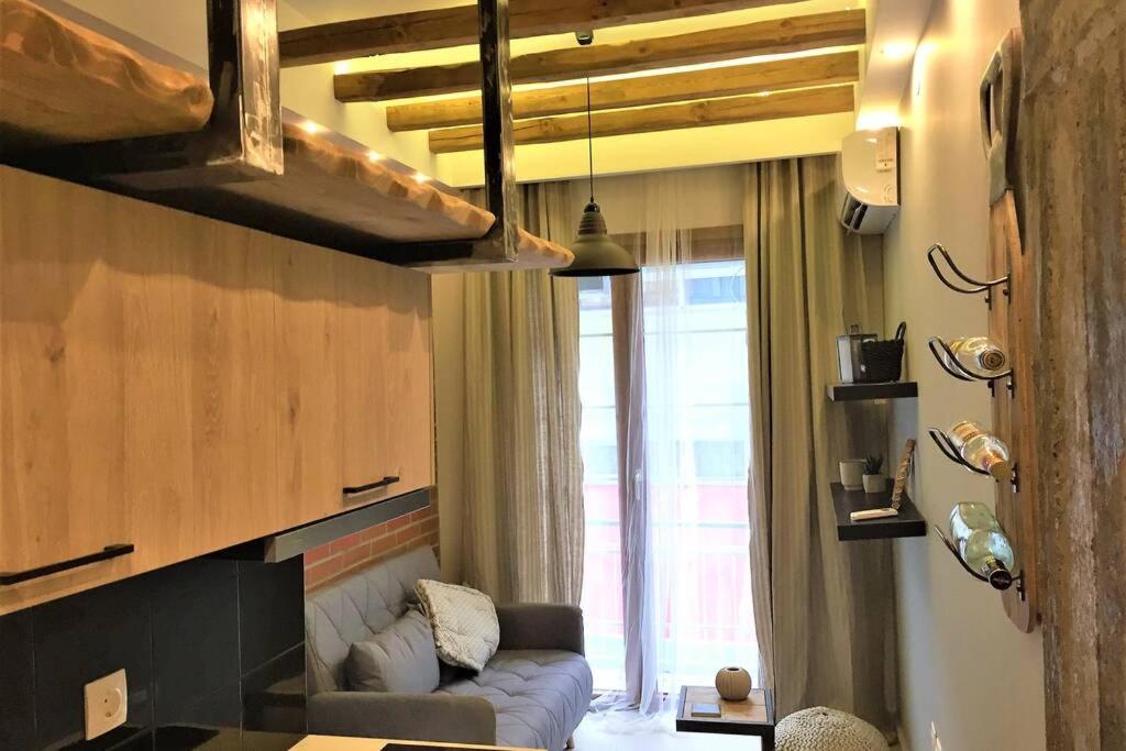 Cosy Industrial Style Little Home Just 5minutes From Waterfront