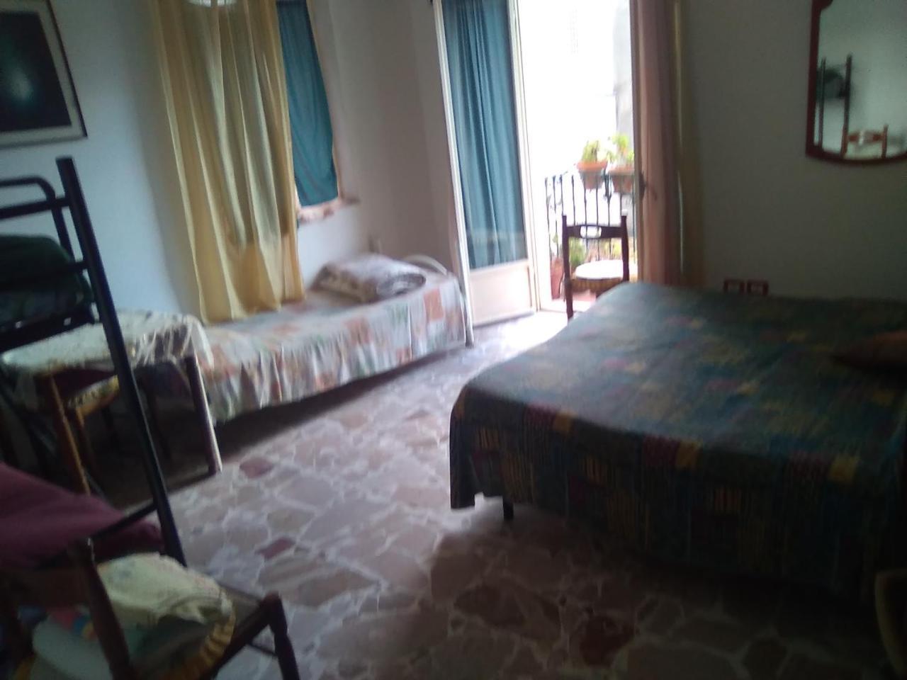 Room in Guest Room - Large Room for Five People