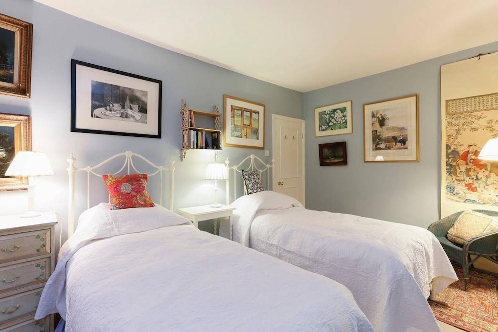 Joivy Attractive Chelsea Apartment Sleeps 4 1