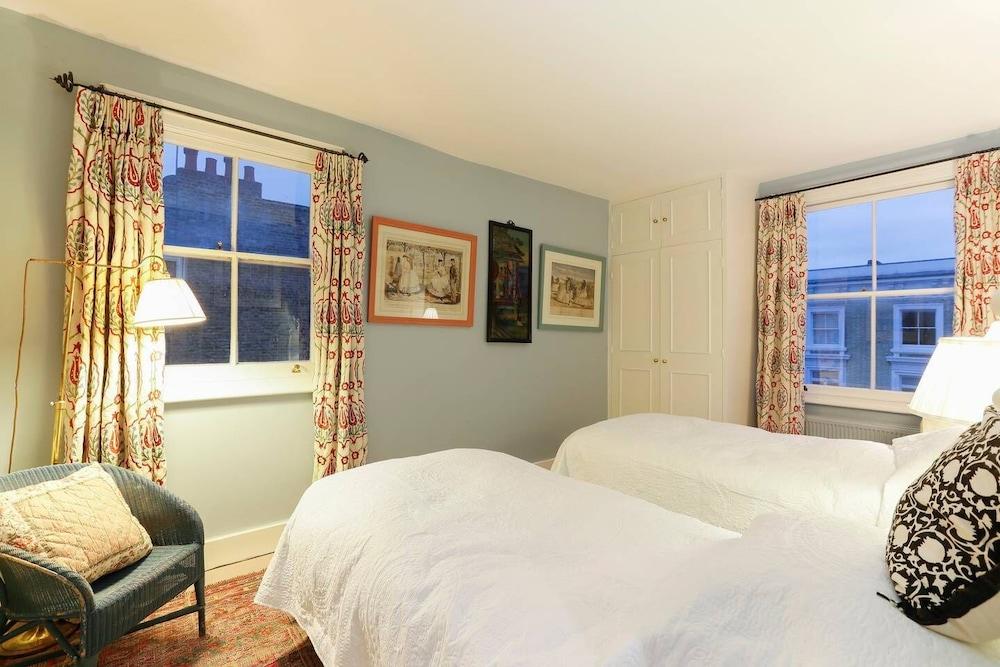 Joivy Attractive Chelsea Apartment Sleeps 4 2