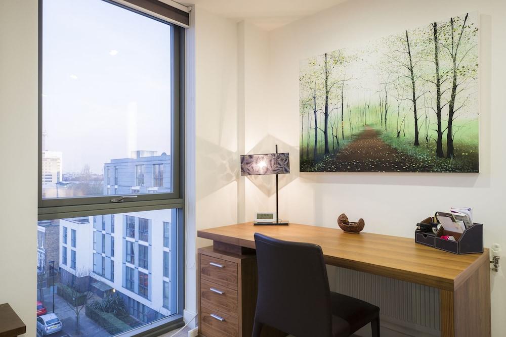 Joivy Trendy Islington Flat for 2 with Patio 2