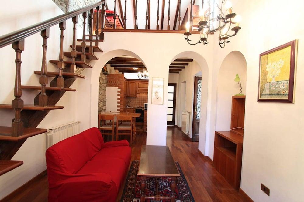 Captivating 4 -Bed Apartment in Bellagio Historic 1