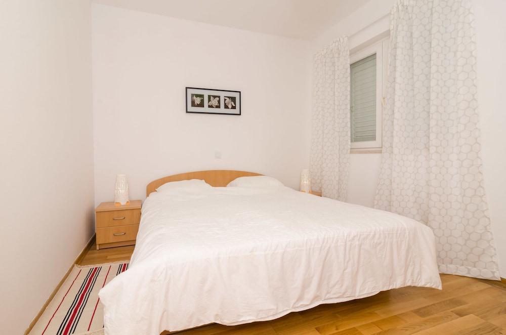 Apartments Carmelitta 1