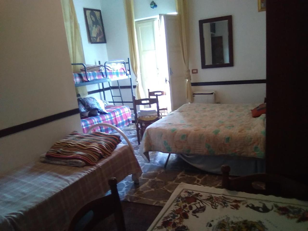 Room in Guest Room - Large Triple Room for Max 3 People