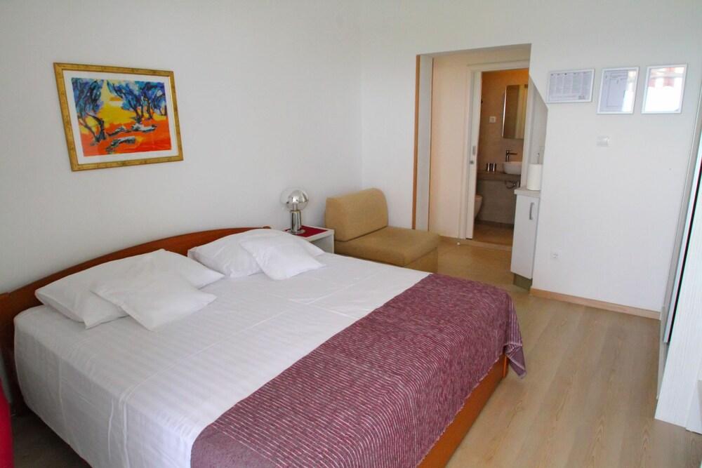 Apartments Ante 2