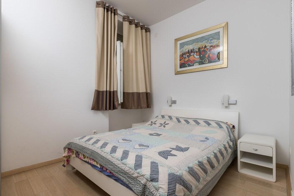 Apartment Van Gogh