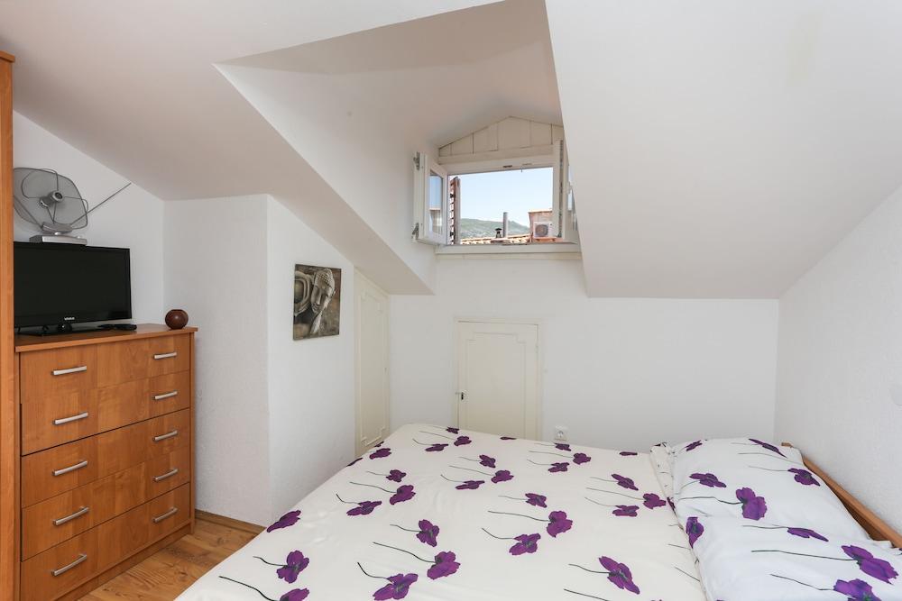 Apartment Larica 1