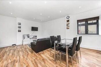Newly Refurbished 1 Bedroom Whitechapel 2