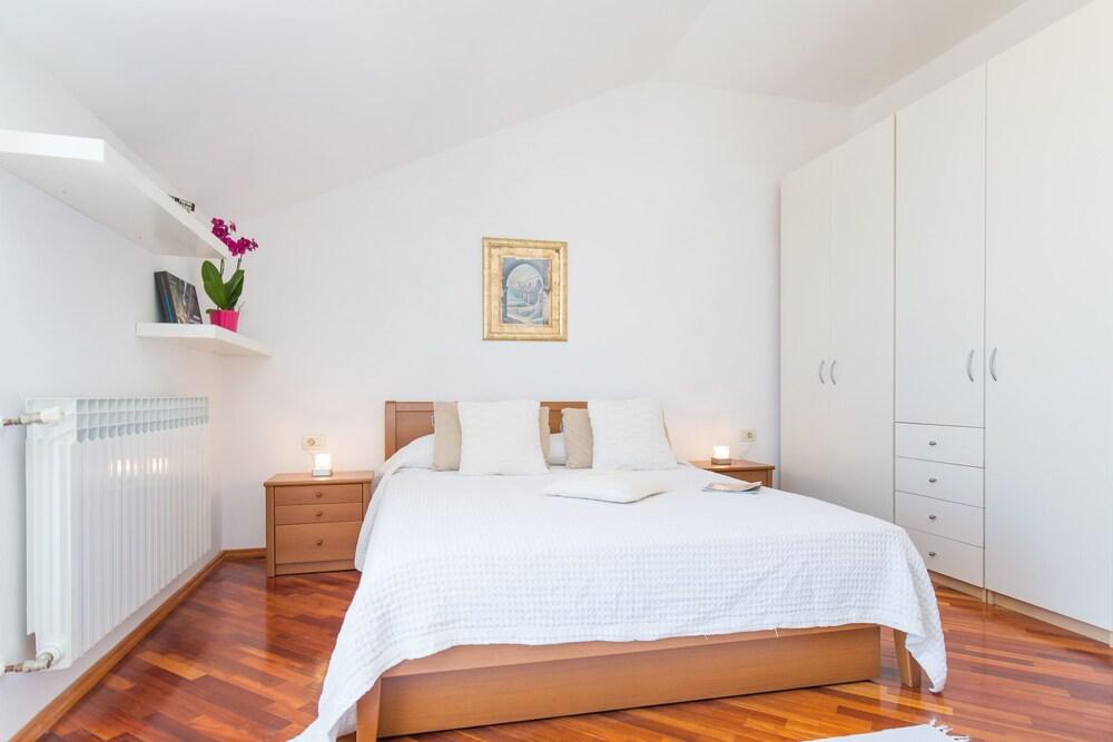 Villa Mia 2