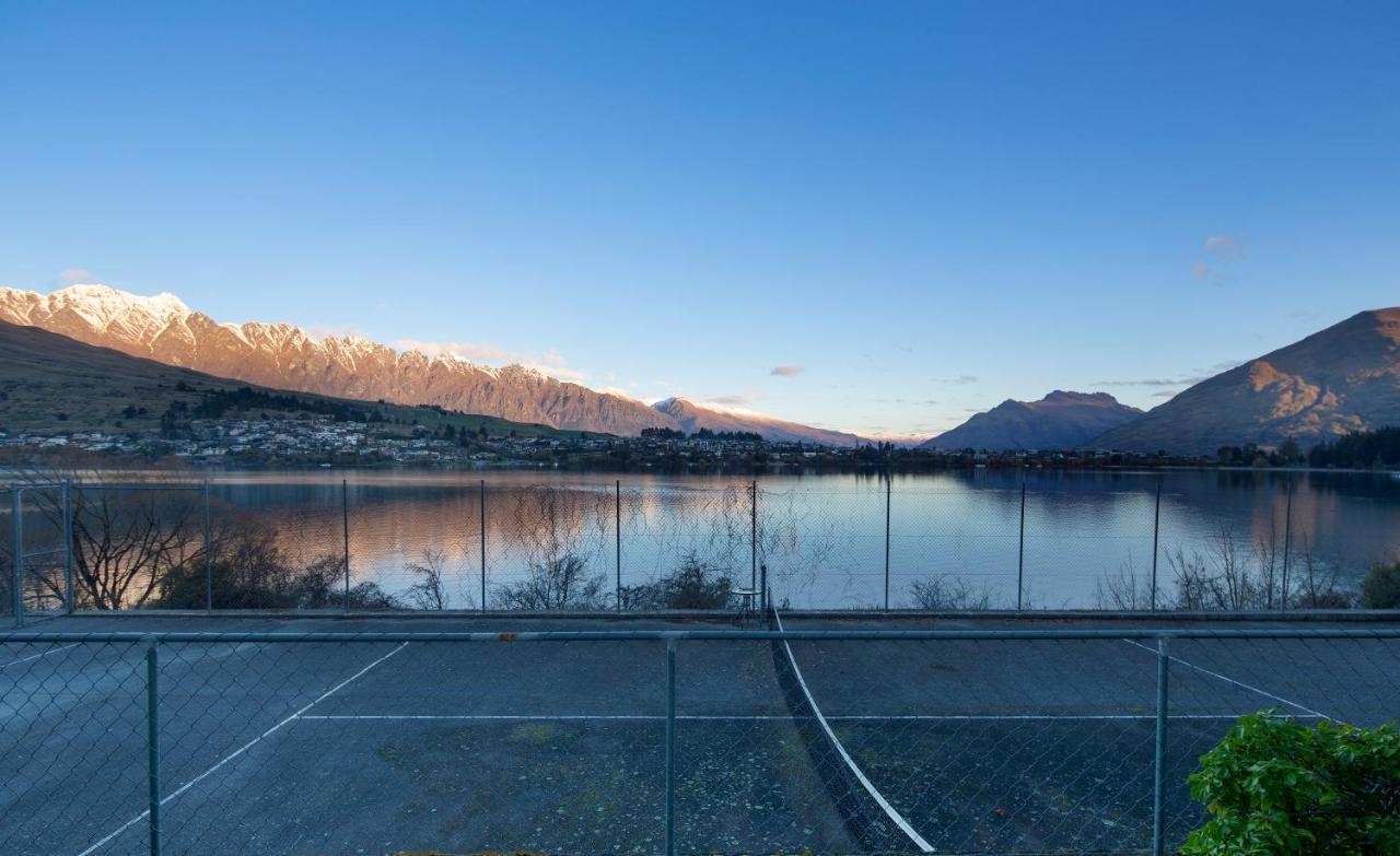 Lakefront Living - Exquisite Views - 4 Bedrooms 2