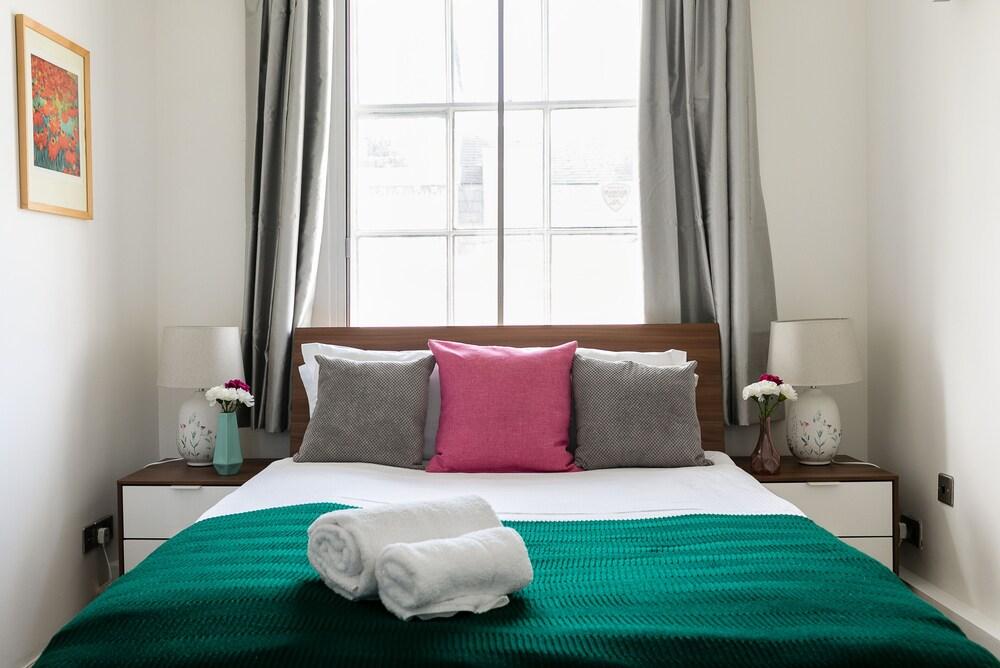 3-Bedroom Apartment Lancaster Gate 1