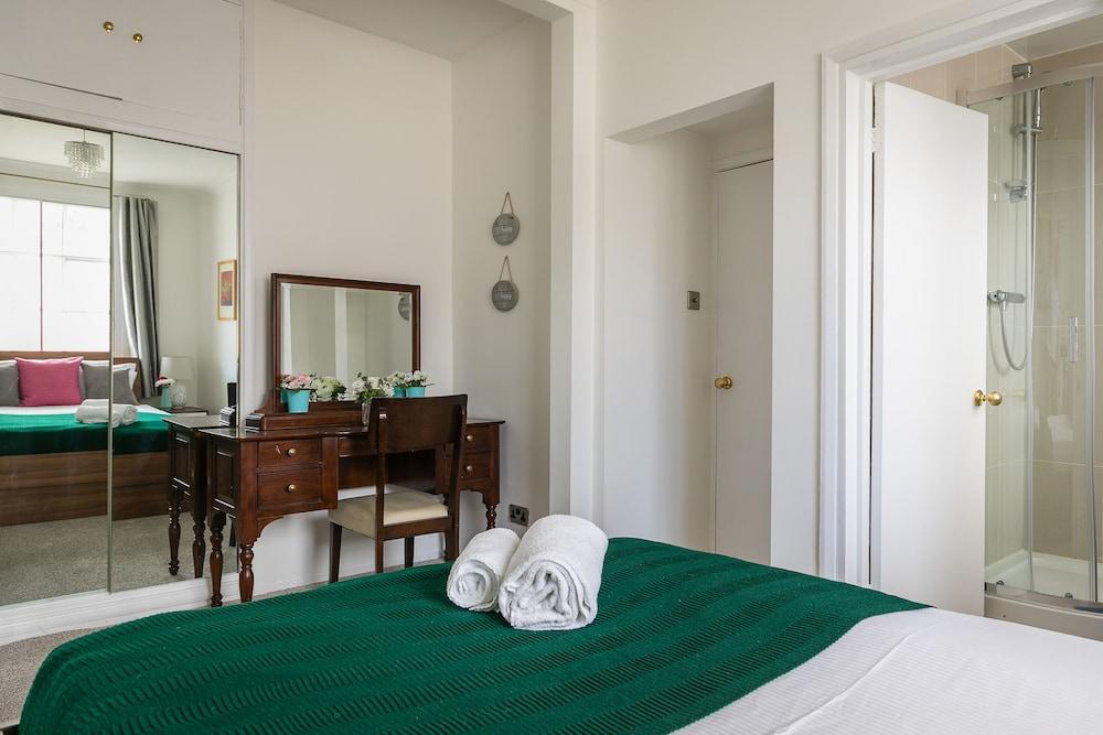 3-Bedroom Apartment Lancaster Gate 2