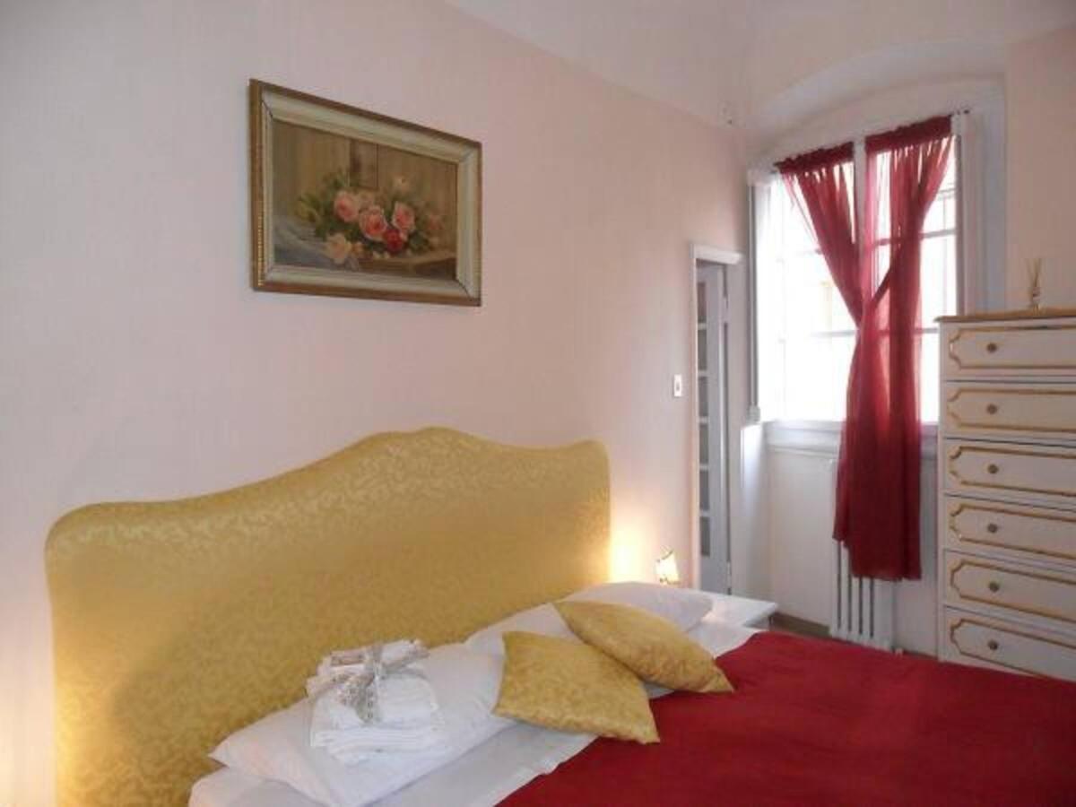 Florence Holiday House