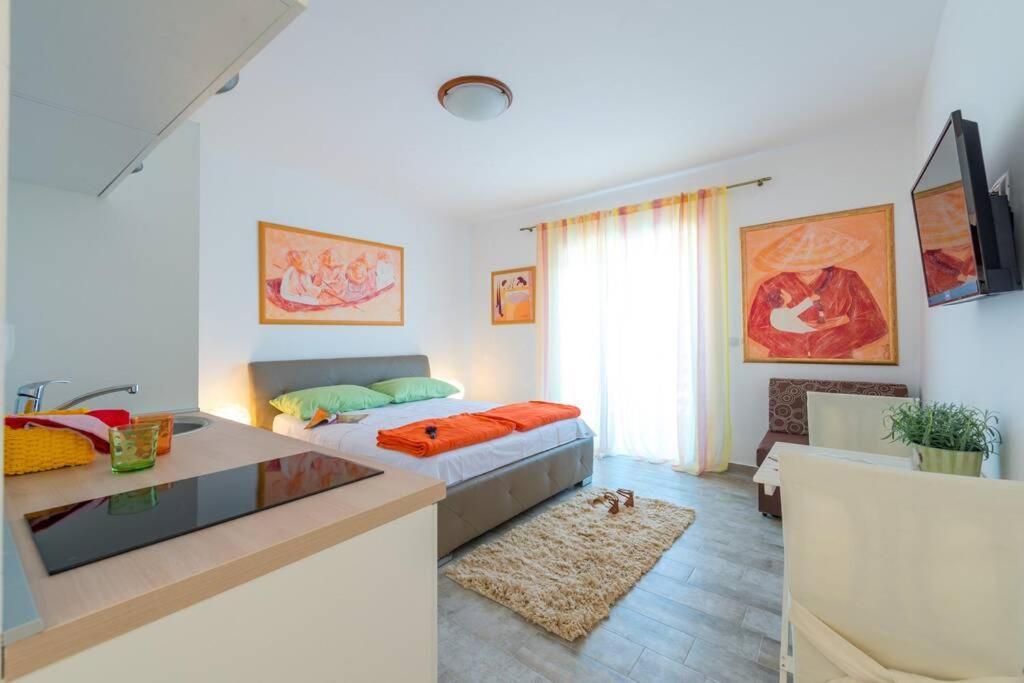 Mihaela & Brigita Bayview Studio Apartments 2