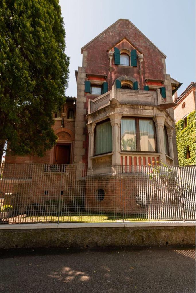Esclusivo Appartamento- 6 Persone in Villa Liberty 1