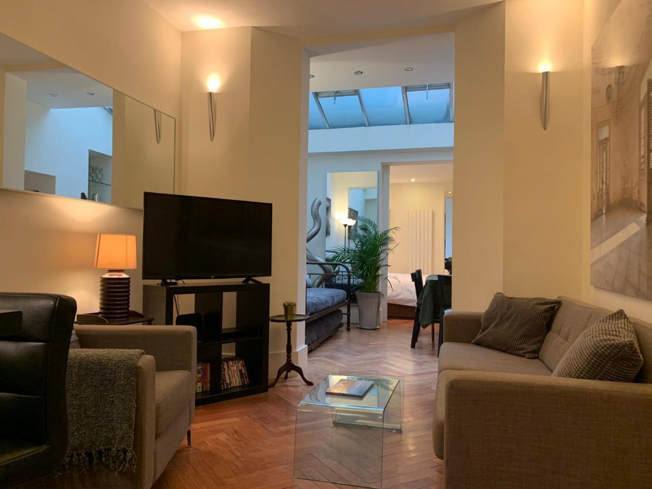 Hyde Park 3bed with Patio As Seen on TV House Hunters International 1