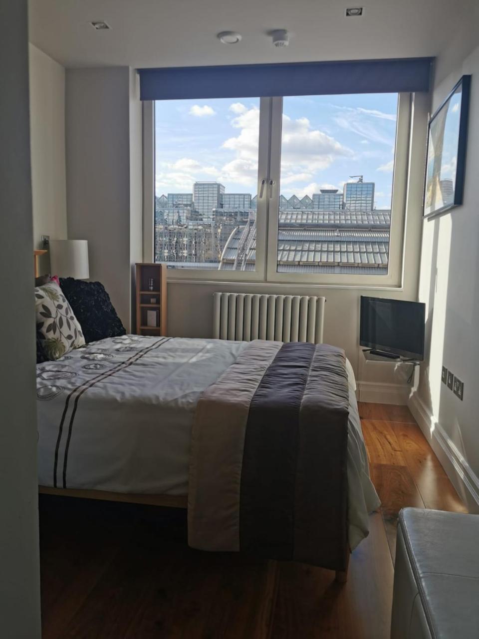 Riverside Balcony Apartments, 10 Minutes From Oxford Circus 1
