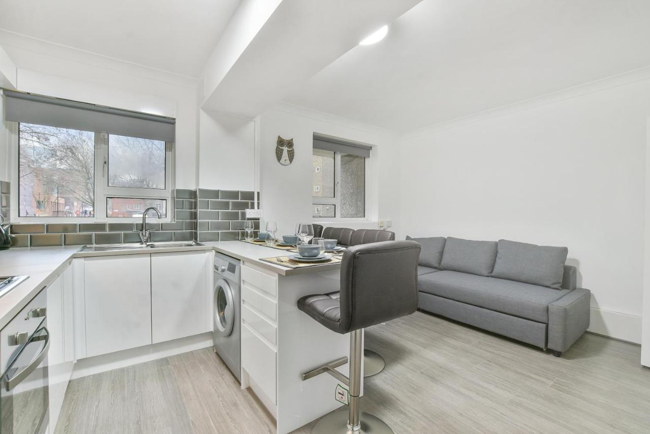 Sachin's 2 Bedrooms Apartment 1