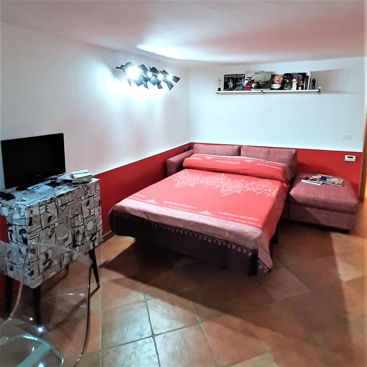 Movie Star Apartment with Garden 1