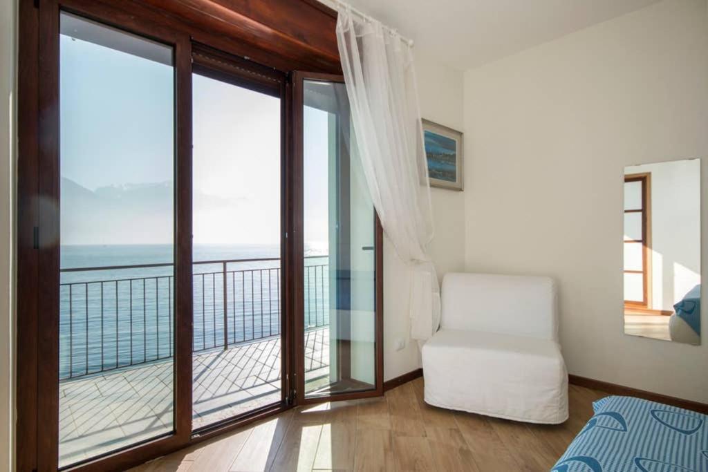 Villa Damia, Independent Villa with Direct Lake Access