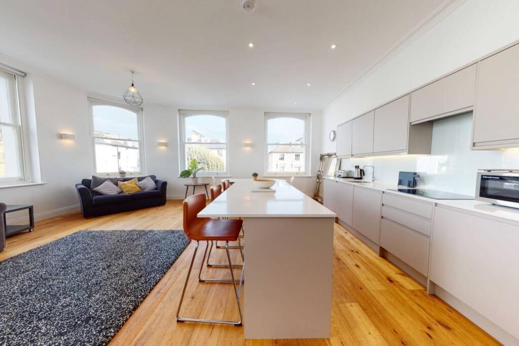 Superb 2 Bed Flat Camden 5 Min Walktube Station 1