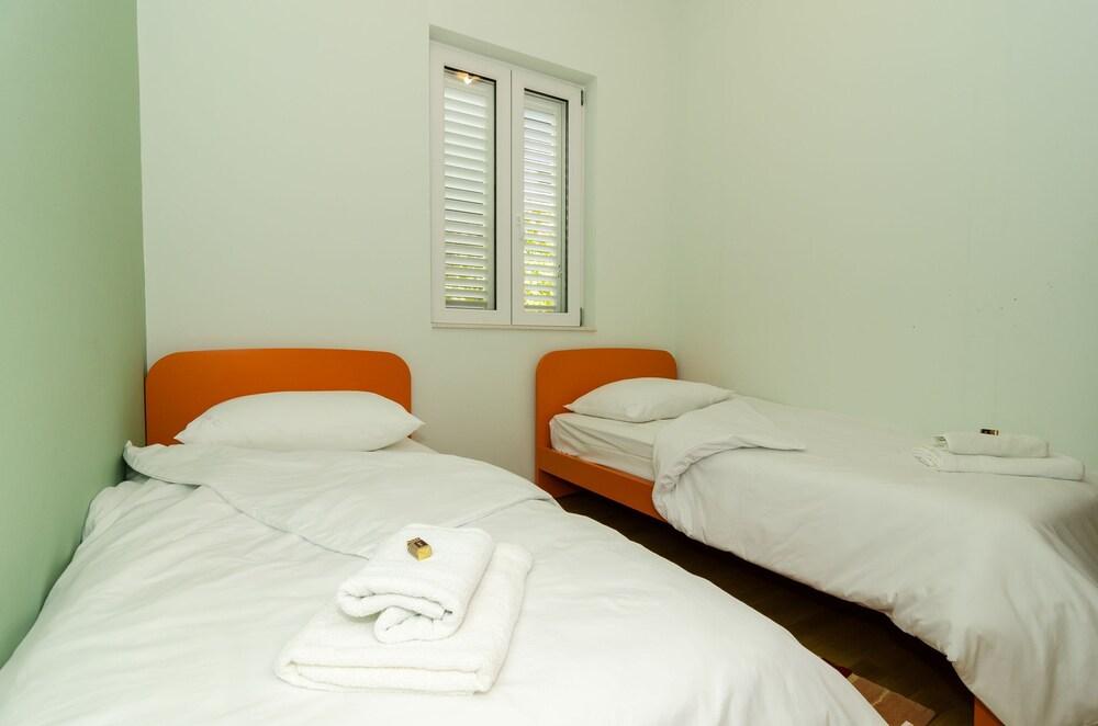 Apartment Faros 2