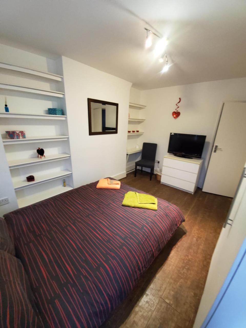 Elliot Row2 1
