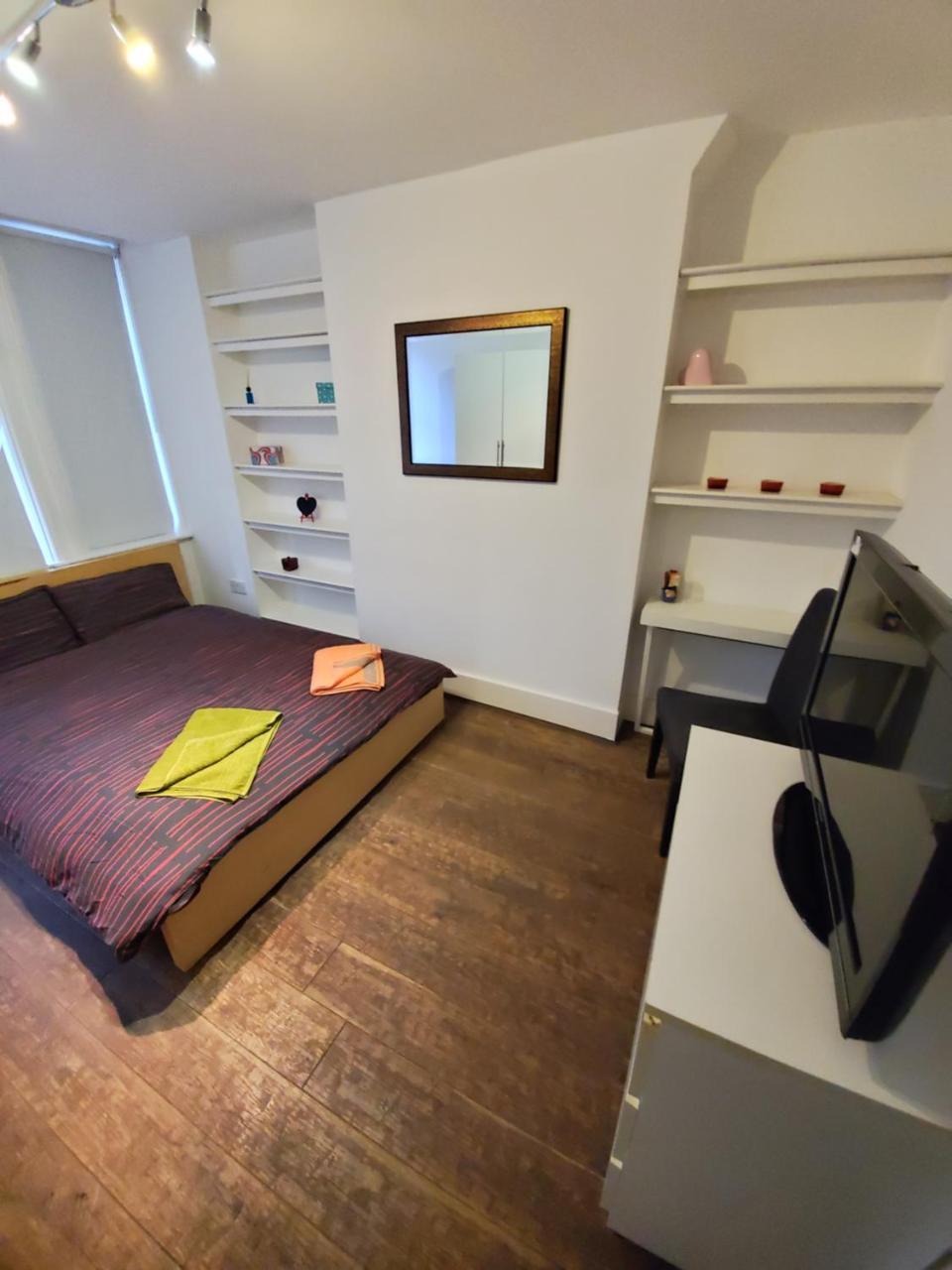Elliot Row2 2