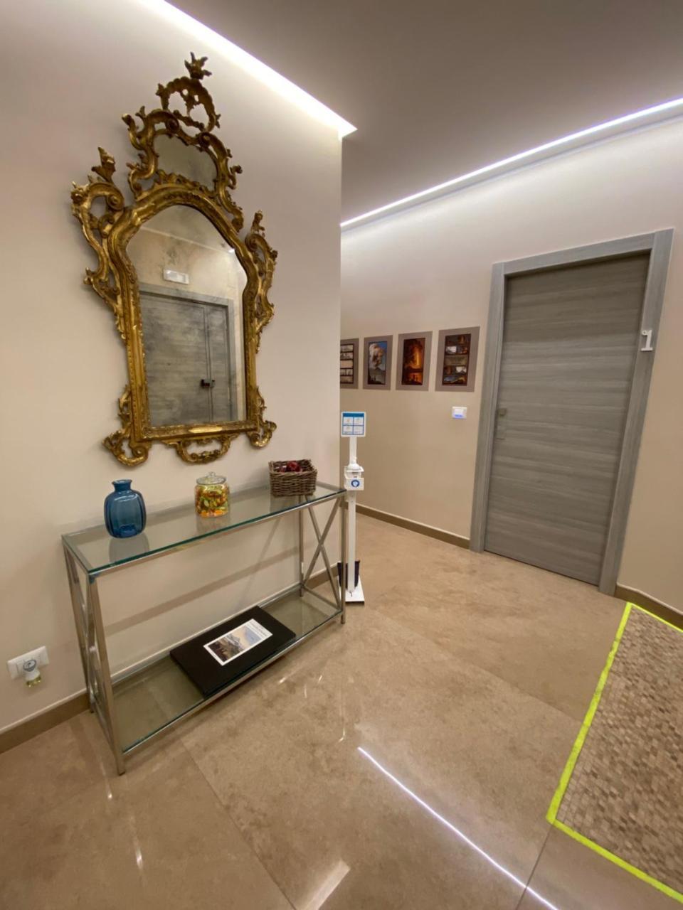 Mdc Luxury Rooms Naples 1