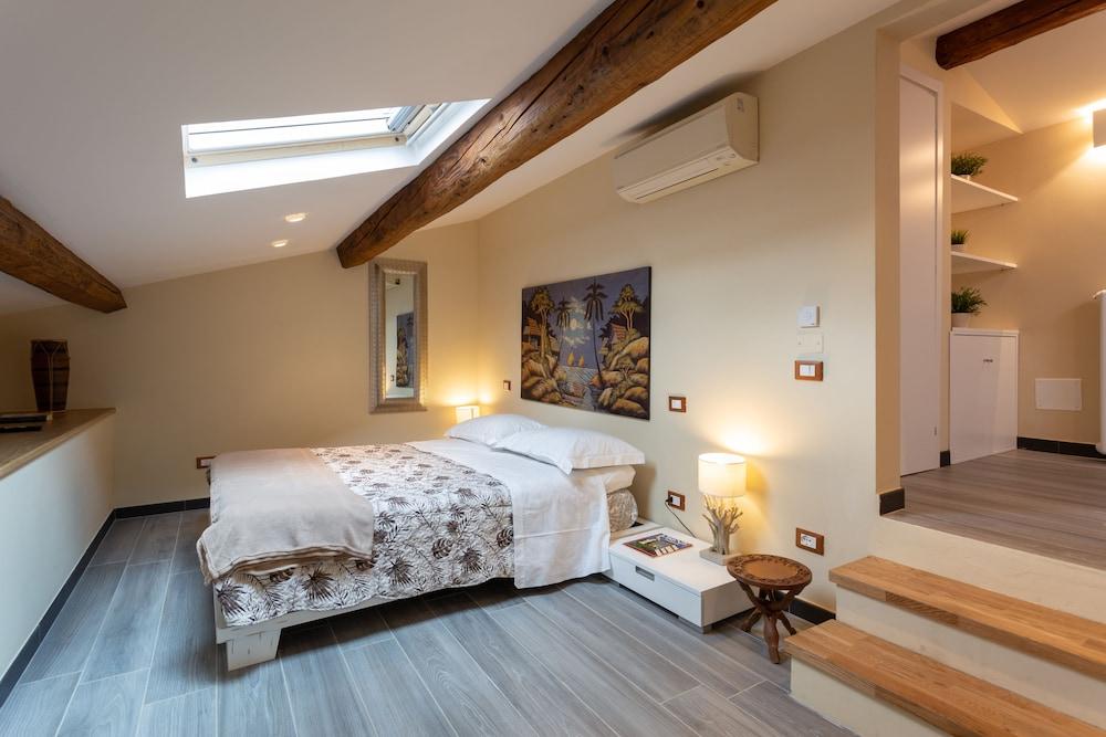 Carla's Rooms with Private Bathroom & Kitchen 2